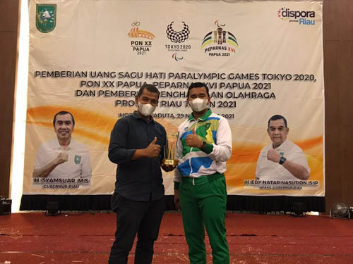 Siwo PWI Riau Terima Penghargaan, Gubri Apresiasi Dedikasi Tinggi Pembina Olahraga